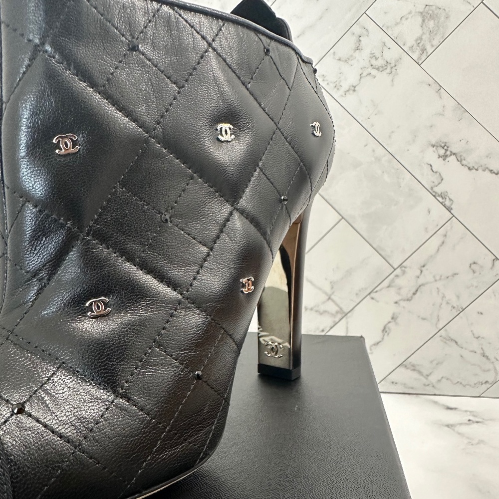 CHANEL SHORT BOOTS BLACK 94305 SIZE 38.5 - Picture 2 of 10